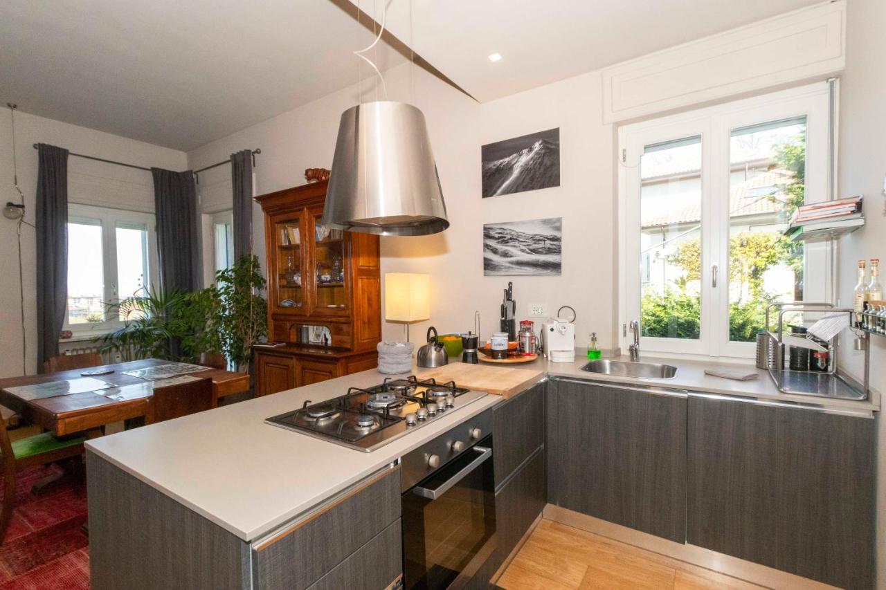 Charming Apartment With Parking! Торино Екстериор снимка