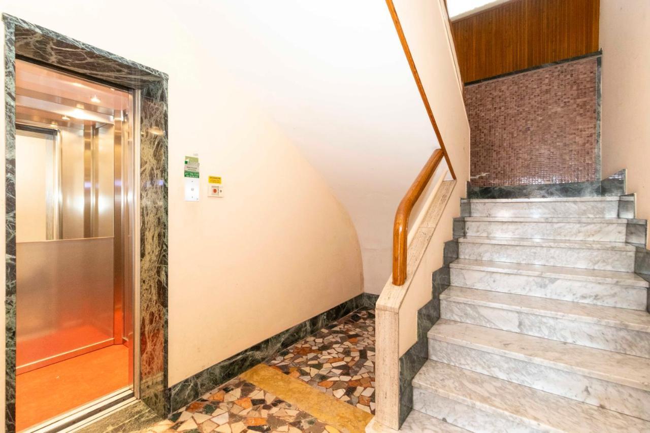 Charming Apartment With Parking! Торино Екстериор снимка