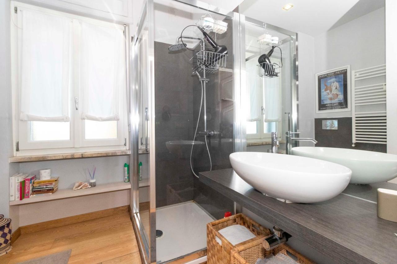 Charming Apartment With Parking! Торино Екстериор снимка